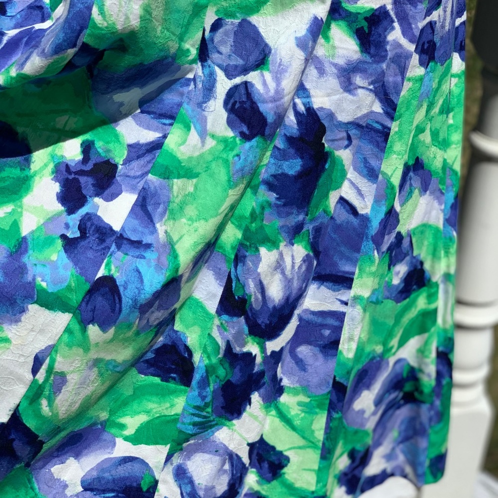 Chaps Sleeveless summer dress Size 10
V neck front and back Blues, Greens, White - Picture 4 of 11